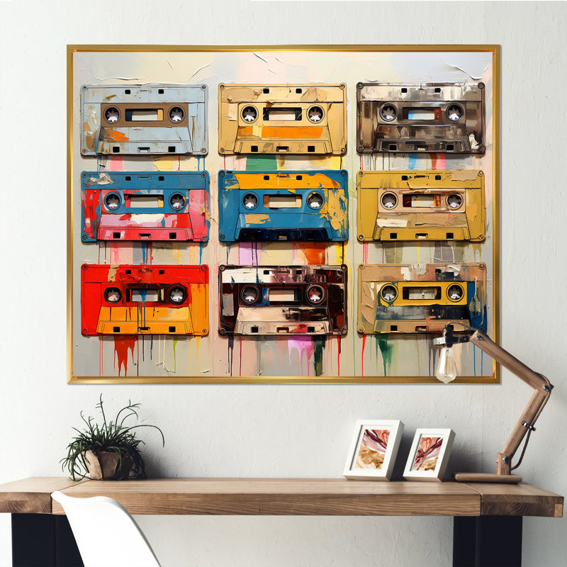 Popart Cassette Tapes Nostalgy, Cadre flottant doré, H 34 po x l 44 po x P 1,5 po