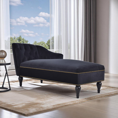 Chaise longue en velours avec garniture cloutée et pieds en bois massif