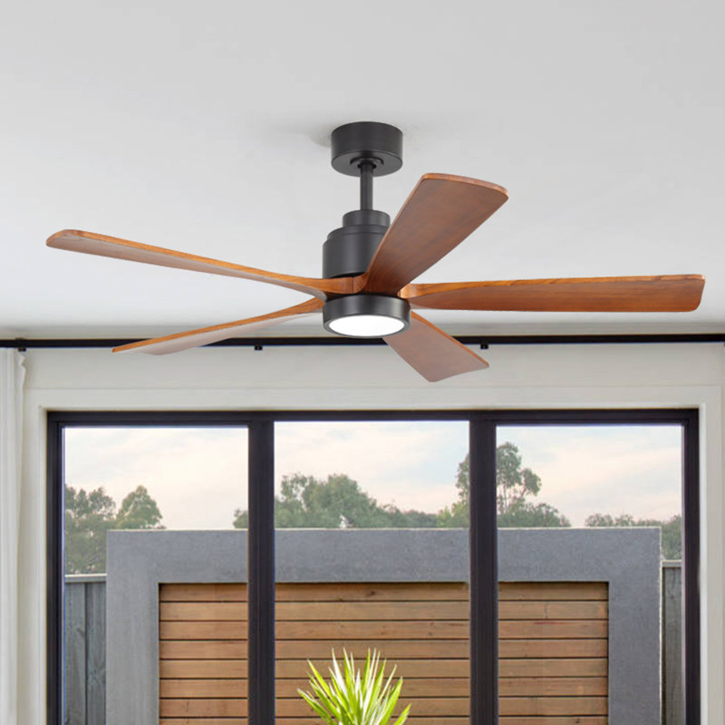 Ventilateur de plafond 52 pouces noir mat avec pales en noyer 18W à mémoire de lumière à intensité variable et moteur réversible