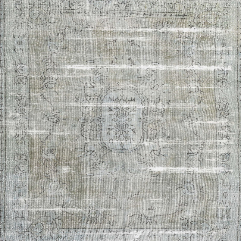 Vanness Wool Oriental Indoor Rug, Round 3'
