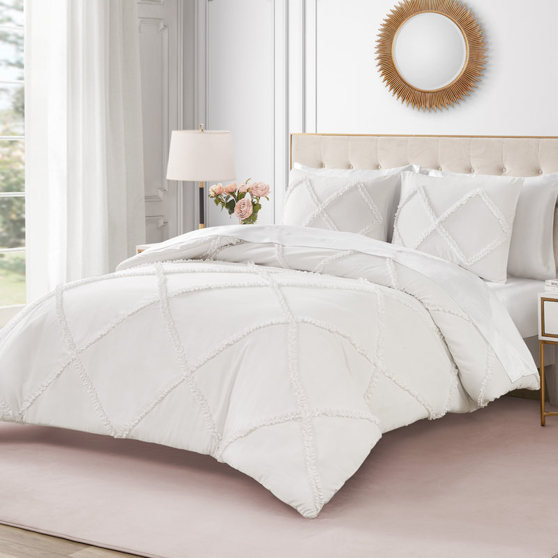Diamond Ruffle Reversible Microfiber Comforter Set, Queen Comforter + 2 Standard Shams, White