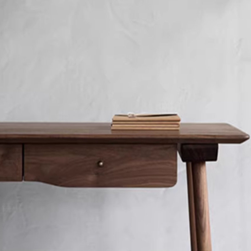 Un magnifique bureau en bois de pin, H 29,52 po x l 47,24 po x P 23,62 po