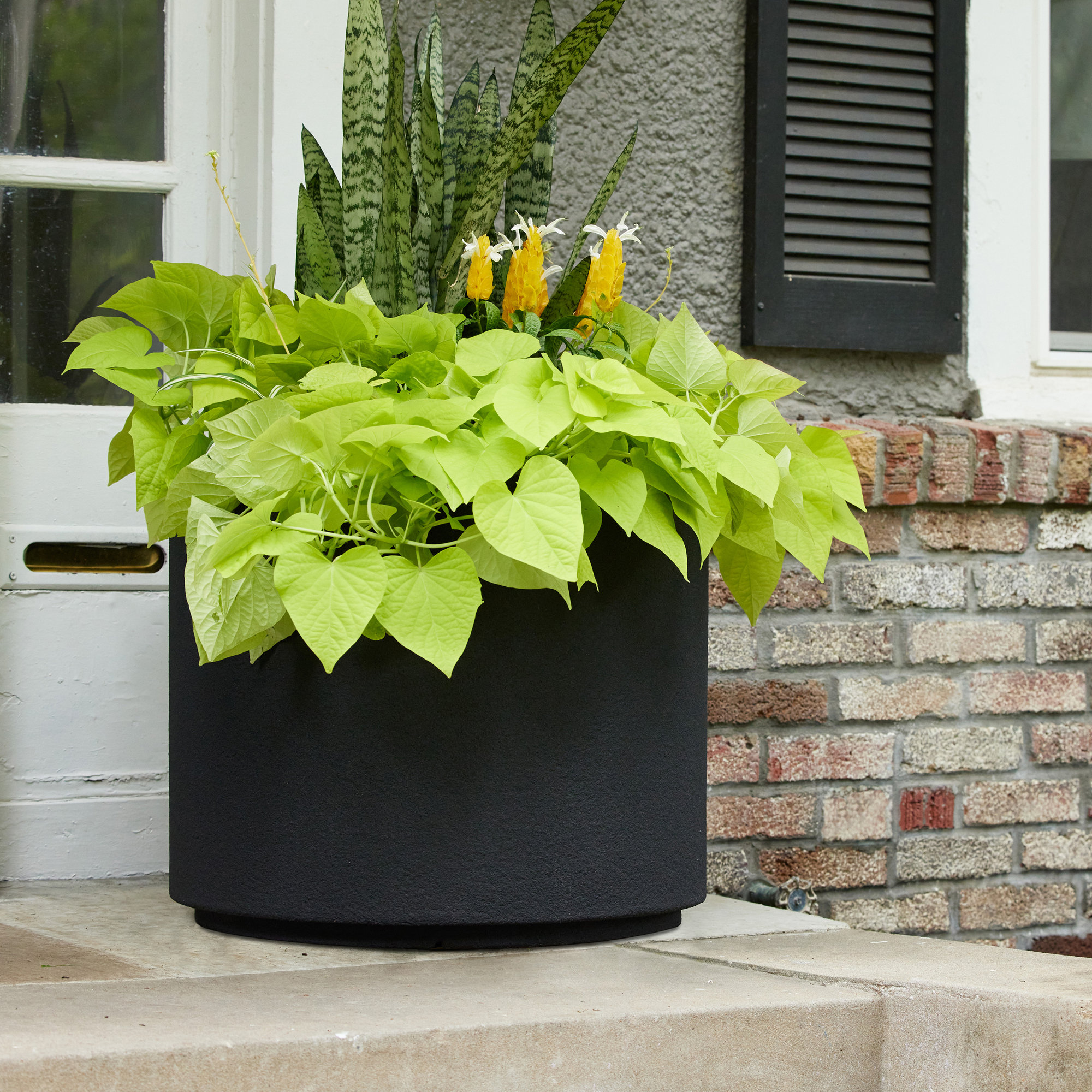 Gita Large Lightweight Outdoor 23" x 19" Round Planter Box, Black
