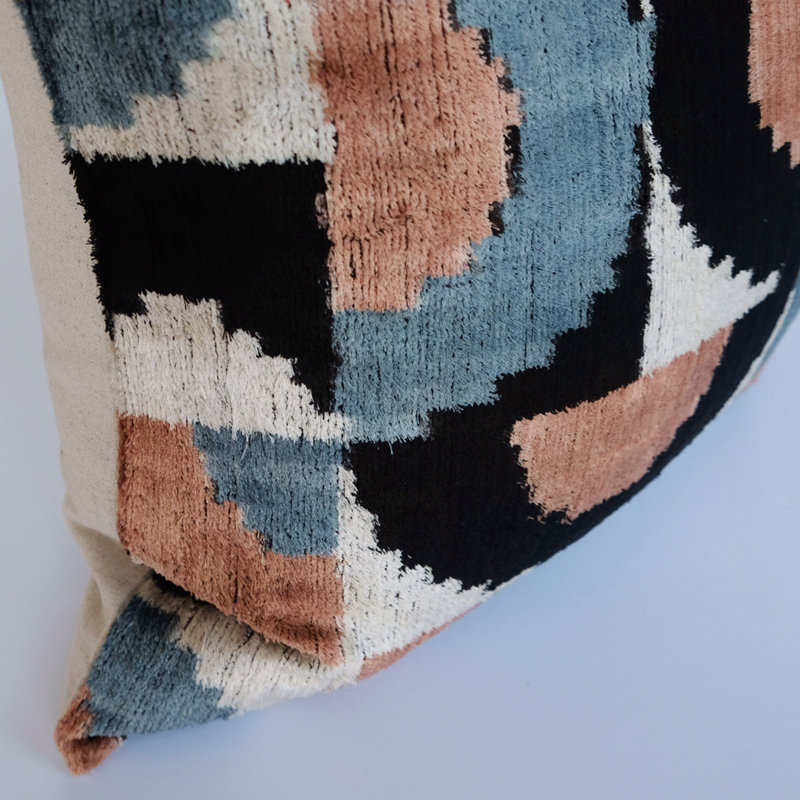 Coussin en soie Kara, 20" x 20", Multicolor Ikat 5