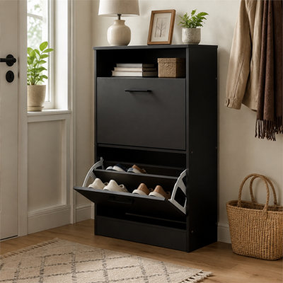 Meuble de rangement d'entrée étroit, haut et vertical, servant également de meuble à chaussures ; sa conception simple est parfaite pour le rangement et l'organisation dans l'entrée.