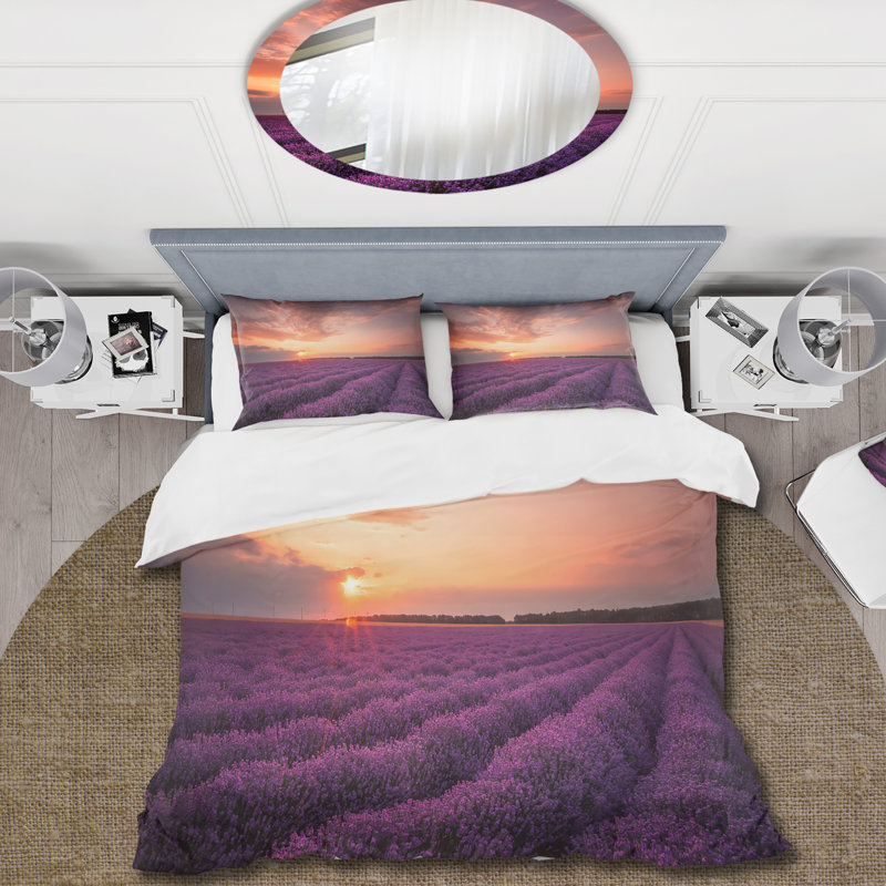 Sunrise & Dramatic Clouds Over Lavender Field III - Ensemble de housse de couette Farmhouse - Microfibre de polyester