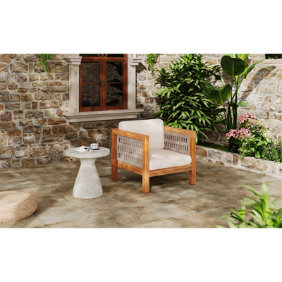 Fauteuil club d'extérieur en bois d'acacia avec accoudoirs en corde beige et coussins beiges, capacité de 400 lb