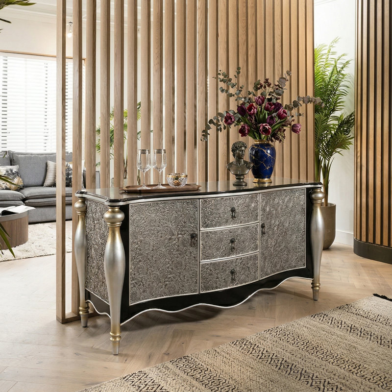 Buffet 57 po Glam avec finition feuille d'argent et sculptures en résine ornée