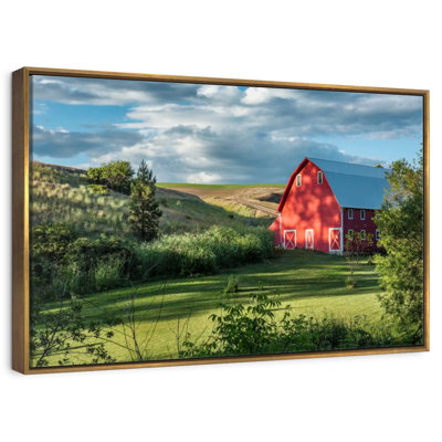 Grange rouge dans la campagne de la Palouse