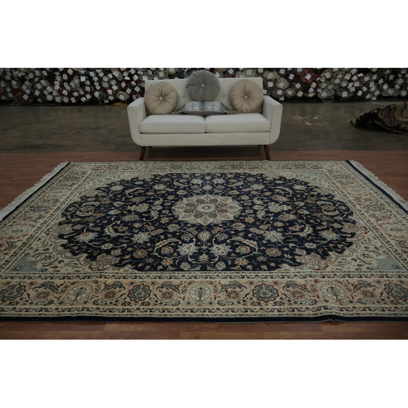 Rehaussez le décor de votre maison avec cet élégant tapis traditionnel 8 x 10