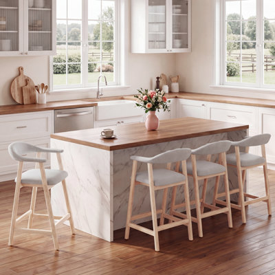 Tabouret de bar scandinave rembourré avec pieds en bois et dossier courbé