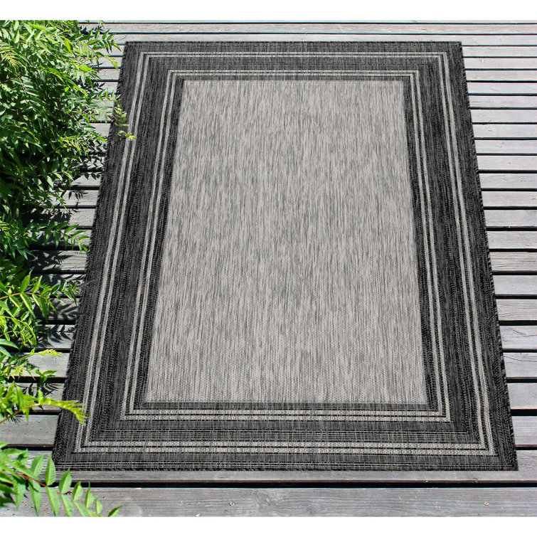 Bugbee Geometric Indoor / Outdoor Rug