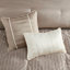 Ensemble de couette moderne plissé 7 pièces en charmeuse de polyester, couleur taupe, format king californien