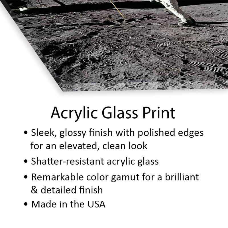 Neil Armstrong plaçant le drapeau américain sur la lune par la NASA - Art graphique sans cadre, H 24 po x l 24 po x P 0,25 po