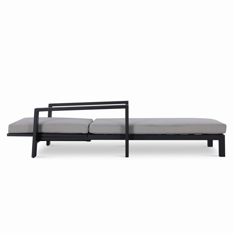 Chaise longue d'extérieur en métal Hoyt, Coussin grisâtre / cadre blanc neige, Light Grey    