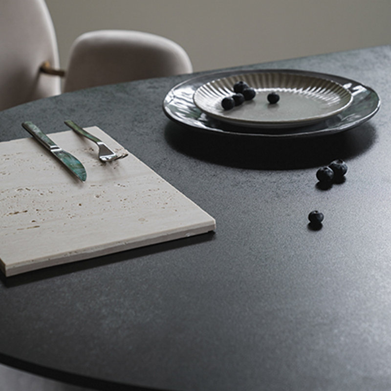 Table de salle à manger de style minimaliste et pratique