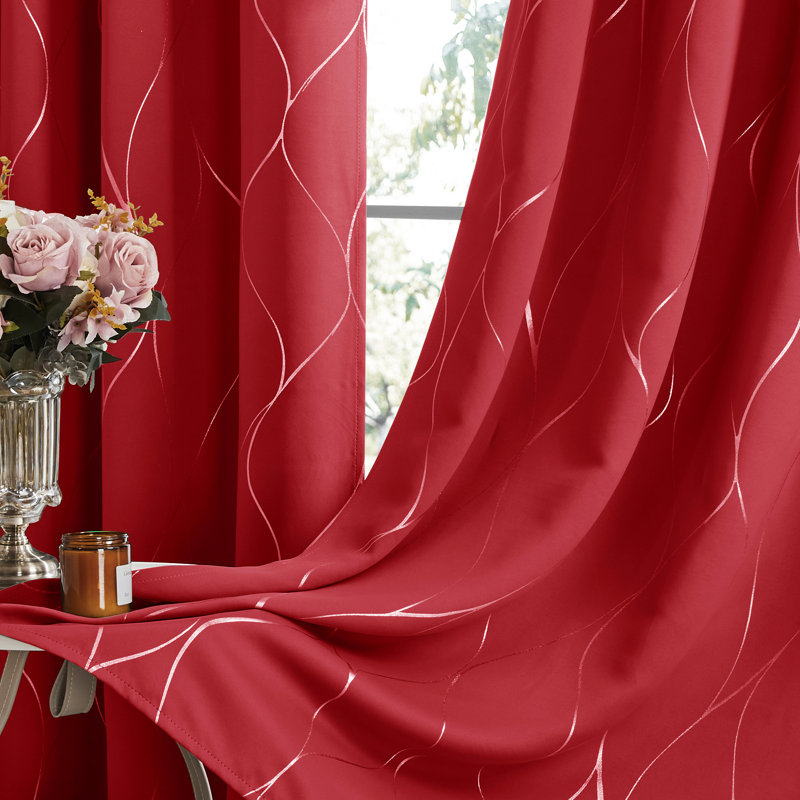 Panneaux de rideaux obscurcissants et isolants en polyester Kellda , L 52 po x L 96 po, Rouge