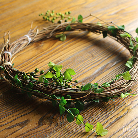 Couronne de 33,5 po en rotin naturel et saule et baies de saule