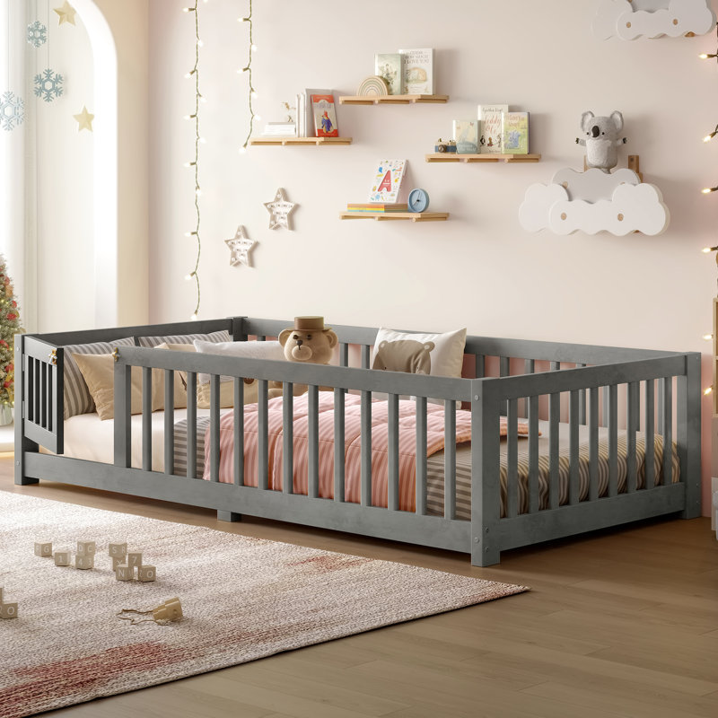 Lit simple au sol, grain de bois gris, porte amovible, espace de sommeil indépendant, gris grain, profil bas, itinérant, Twin