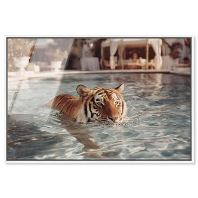 «Resort Tiger I», impression murale encadrée à impression acrylique encadrée par Notoriart, cadre blanc, 15 x 10