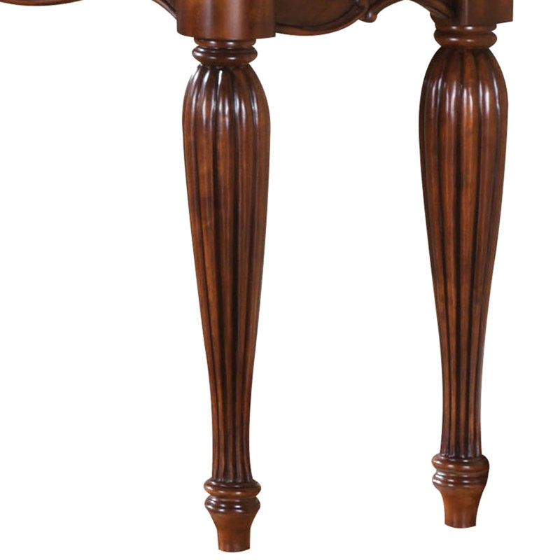Table en cerisier de style traditionnel avec une surface rectangulaire et des pieds élégants