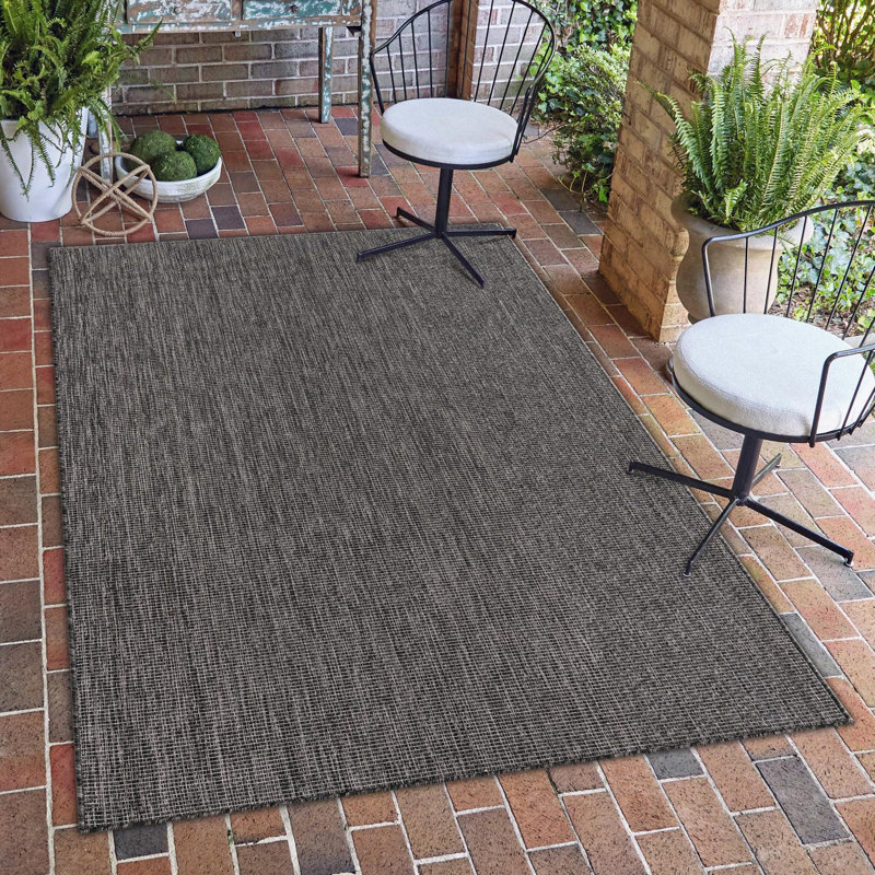 Tapis noir intérieur / extérieur Avaughn, Rectangle 7 pi 10 po x 10 pi, Noir