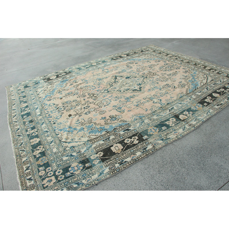 Charme artisanal dans un élégant motif floral bleu et beige sur un tapis turc rétro convenant aux salons et aux chambres élégants
