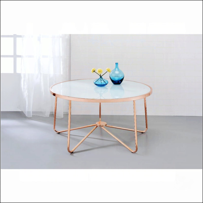 Table basse à finition or rose
