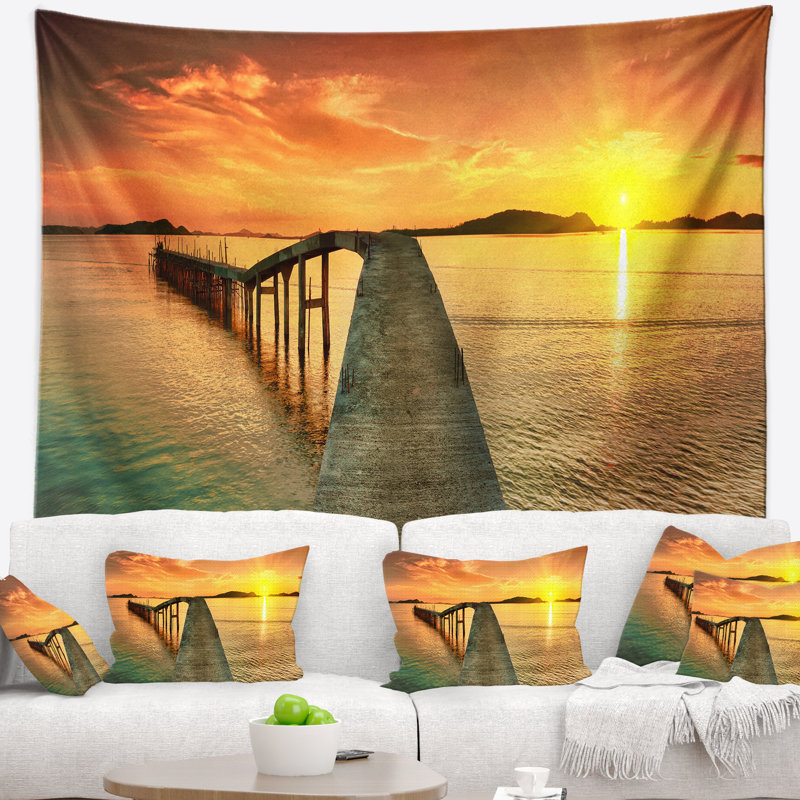 Tapisserie panorama à coucher de soleil par-dessus de pilier avec accessoires suspendus inclus, 32" H x 39" W