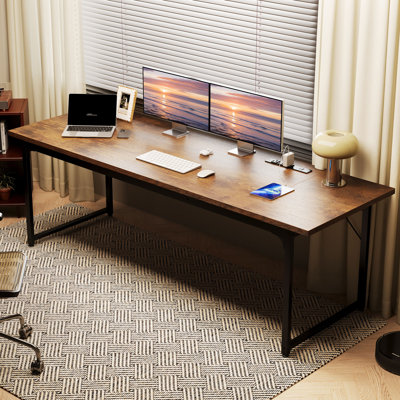 Bureau 71 po avec grand espace de travail, bureau personnel avec prises encastrées, bureau de direction avec ports USB