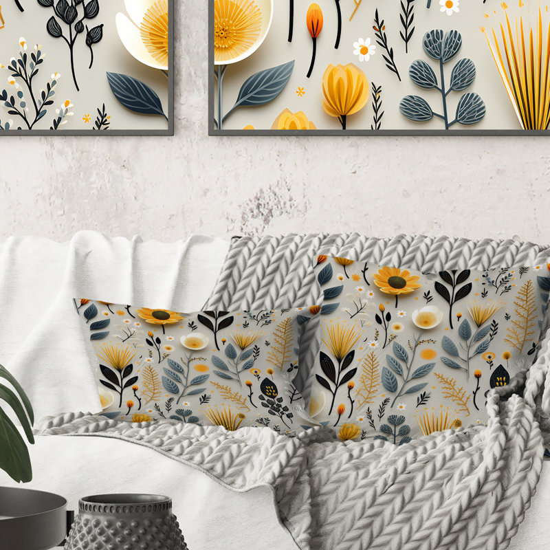 Nature's Exquis Floral Collage II - Coussin décoratif imprimé floral, H 16 po x l 16 po