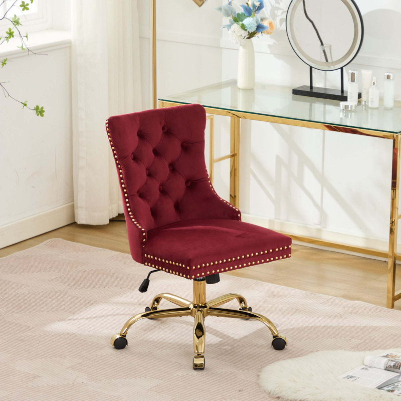 Chaise de bureau contemporaine rembourrée et capitonnée à boutons avec base en métal, Velours, Rouge vin, Doré