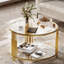 Table basse moderne en verre avec base asymétrique en métal, conception de tambour circulaire, finition dorée et tablette inférieure pour un rangement supplémentaire