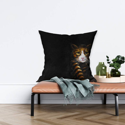 Discreet cat - 26"x26" Throw pillow cover - Poly twill - Print on demand