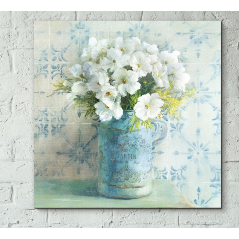 «May Blossoms I Crop» par Danhui Nai, art mural sur toile, H 18 po x l 18 po x P 0,75 po