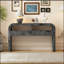 Charmante console avec un design innovant et des options de rangement polyvalentes, parfaite pour un décor moderne et fonctionnel.