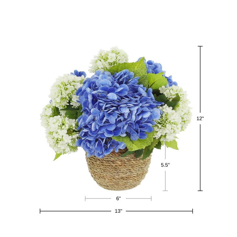 Arrangement d'hortensias et de viornes