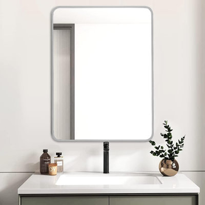 Miroir mural 24x32 pouces rectangulaire dans un cadre argenté pour salle de bain - Verre trempé, aluminium rouille, facile à installer avec 4 mm de suspension