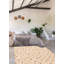 Tapis beige en cuir de vache fabriqué à la main Arunveer
