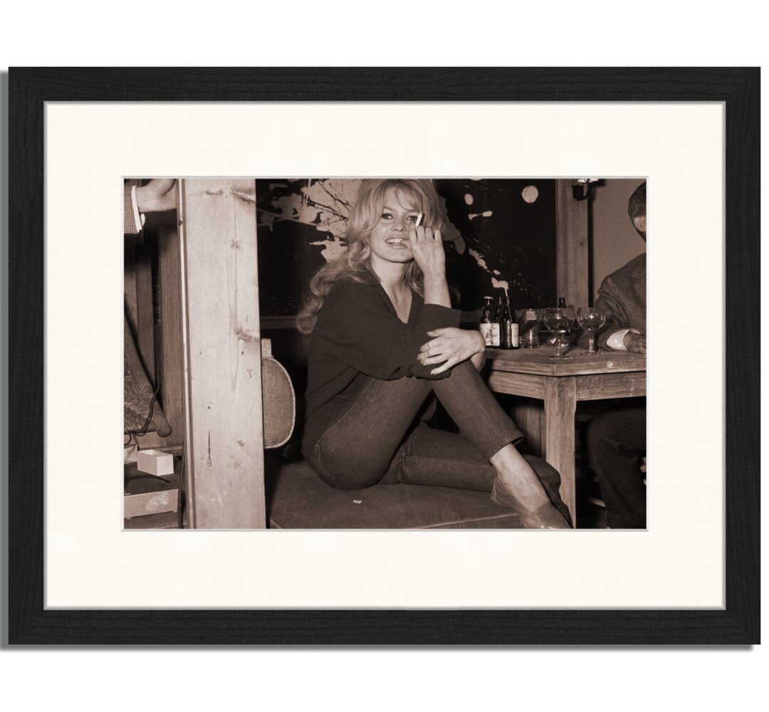 Gerahmtes Poster Brigitte Bardot in Paris Club