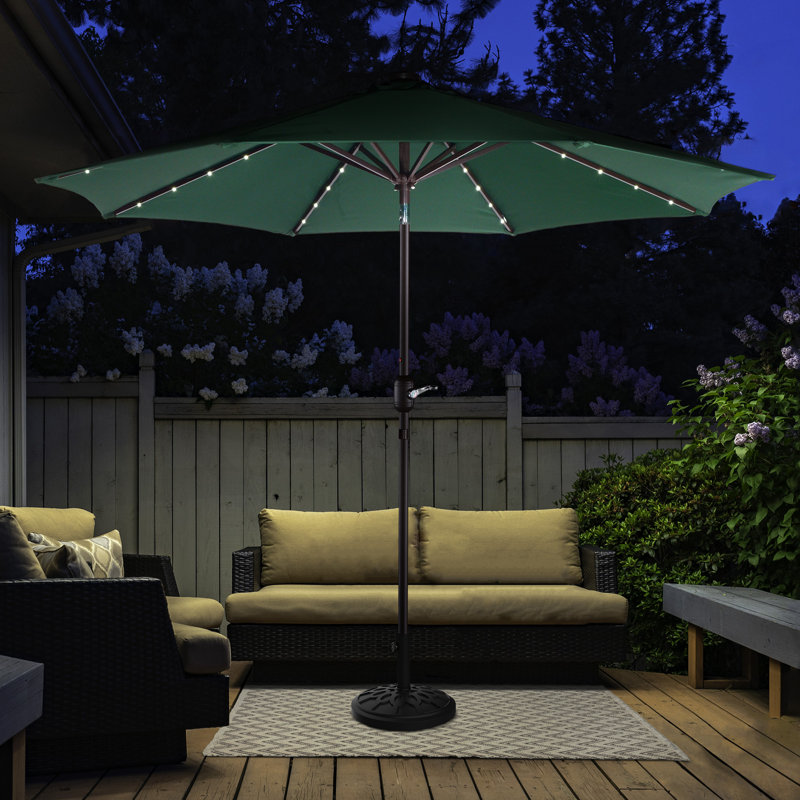 Parasol d'extérieur avec abat-jour lumineux 9 pi avec base lestée 19 lb, éclairage à DEL à énergie solaire et pavillon à bouton-poussoir inclinable de Villacera (vert)