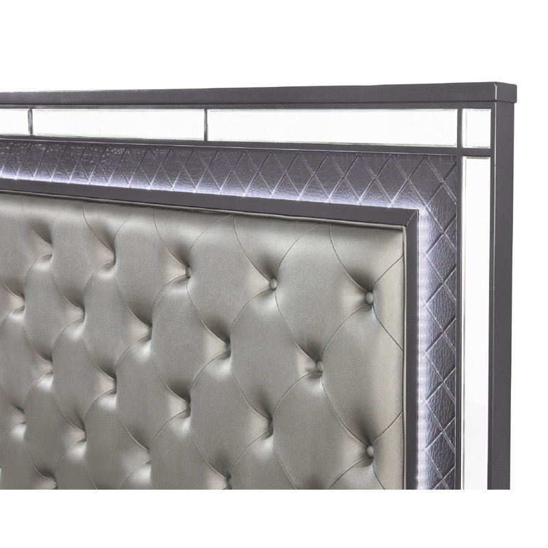 Très grand lit moderne Glamour avec tête de lit tapissier, détails de miroir et lumières à DEL en tissu d'ameublement gris, fabrication
