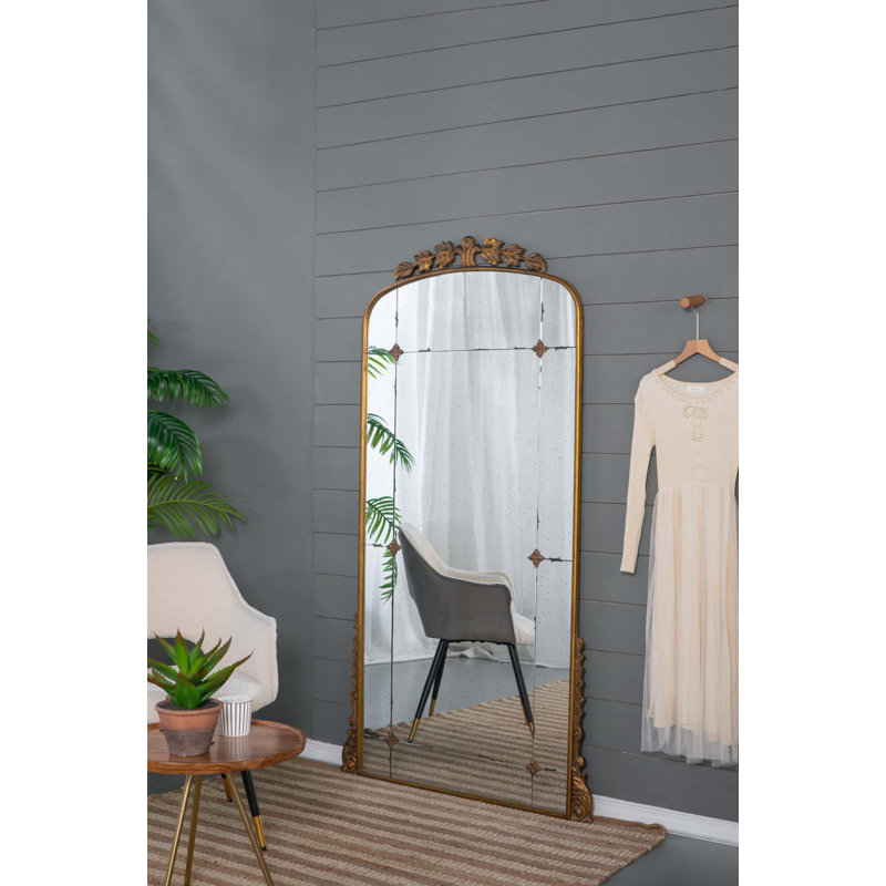 Miroir pleine longueur arqué avec cadre en métal pour accrocher ou se pencher, illumine la pièce et améliore l'ambiance avec une protection durable