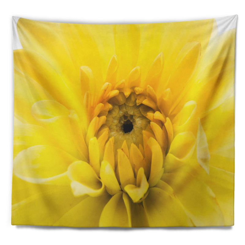 Tapisserie jaune à fleurs d'or, H 68 po x l 80 po