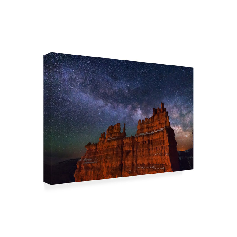 Art mural sur toile tendue - "Fortress" par Royce Bair pour le salon, la chambre à coucher ou le bureau - 30 x 47