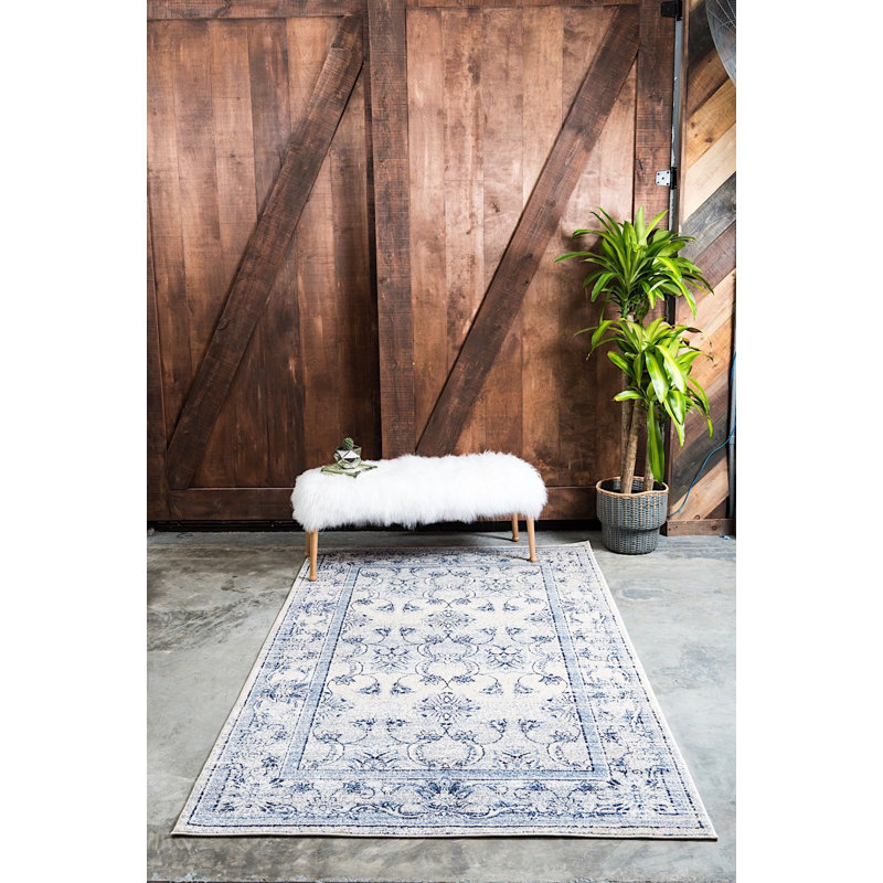 Amika Oriental Indoor Rug, Rectangle 4' x 6'