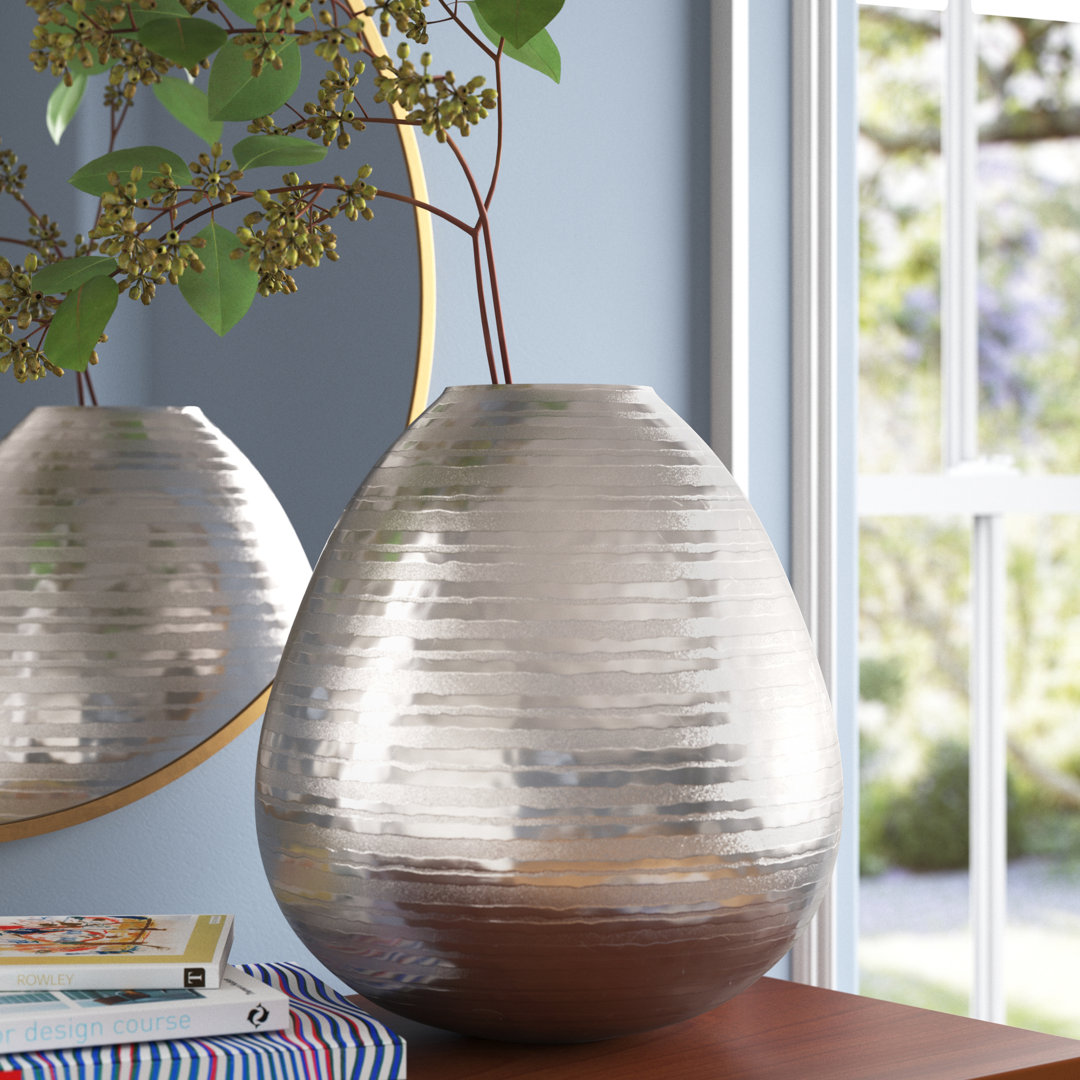 Akillies Metal Table Vase Wade Logan®