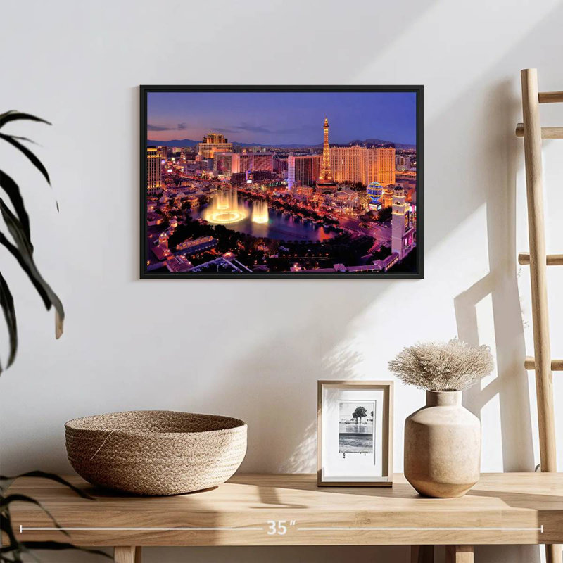Las Vegas Night Glow, 19 po x 13 po, Cadre flottant noir