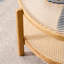 Élégante table à thé en bois naturel avec élément tissé et surface transparente de salon moderne faite de décoration solide