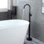 Bec de baignoire fixé au sol-109615871